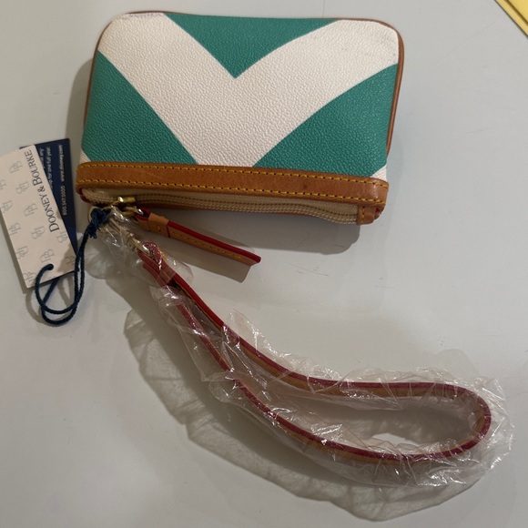 Dooney & Bourke Green and White Wristlet Dooney & Bourke pouch wallet - Picture 4 of 7
